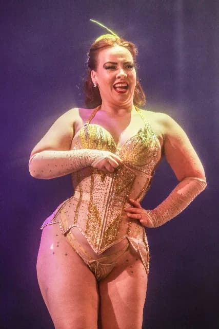 Scarlett Von Bomb