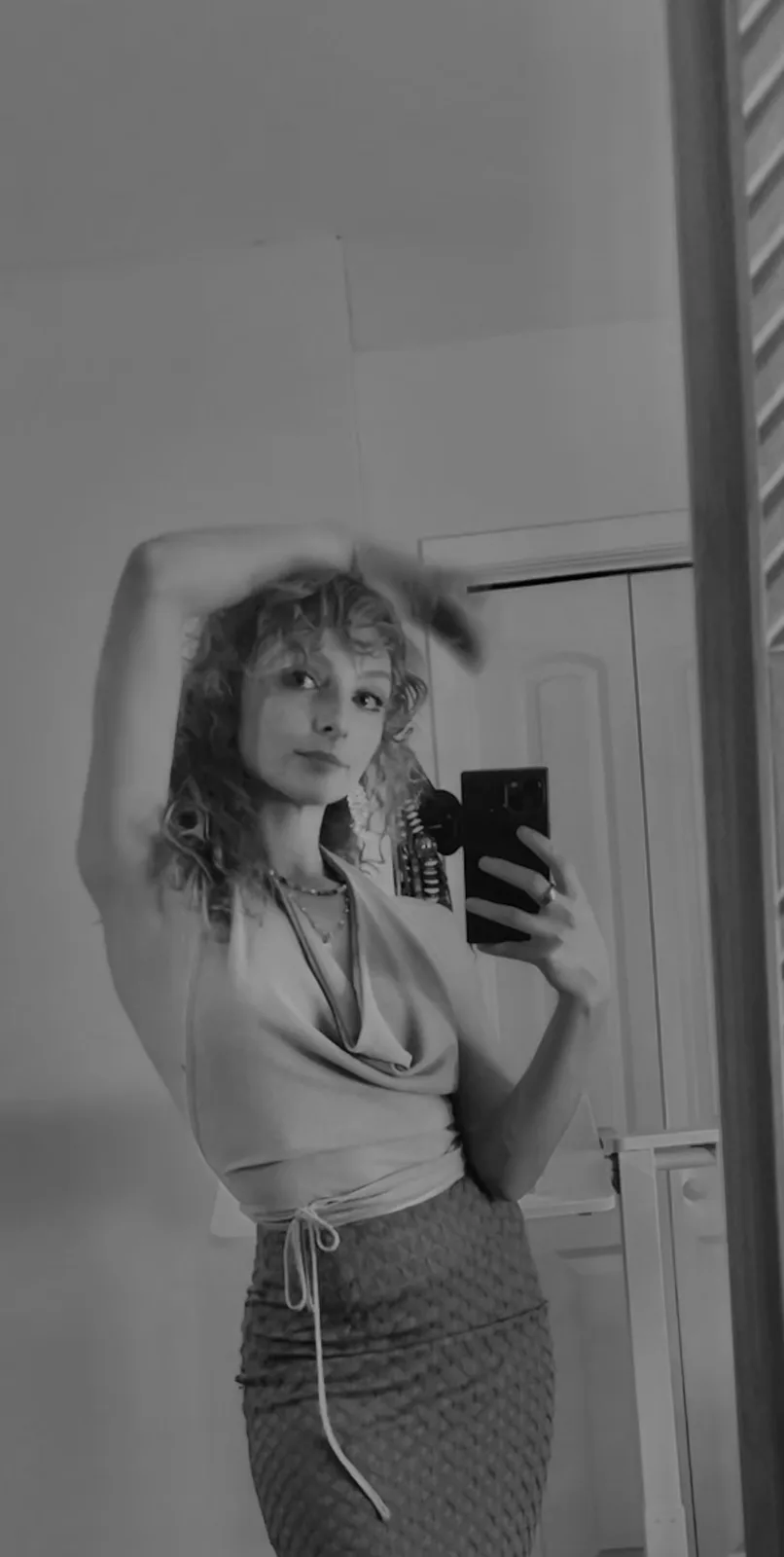 Foxy (La Femme)