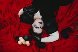 Jenni Darkbloom